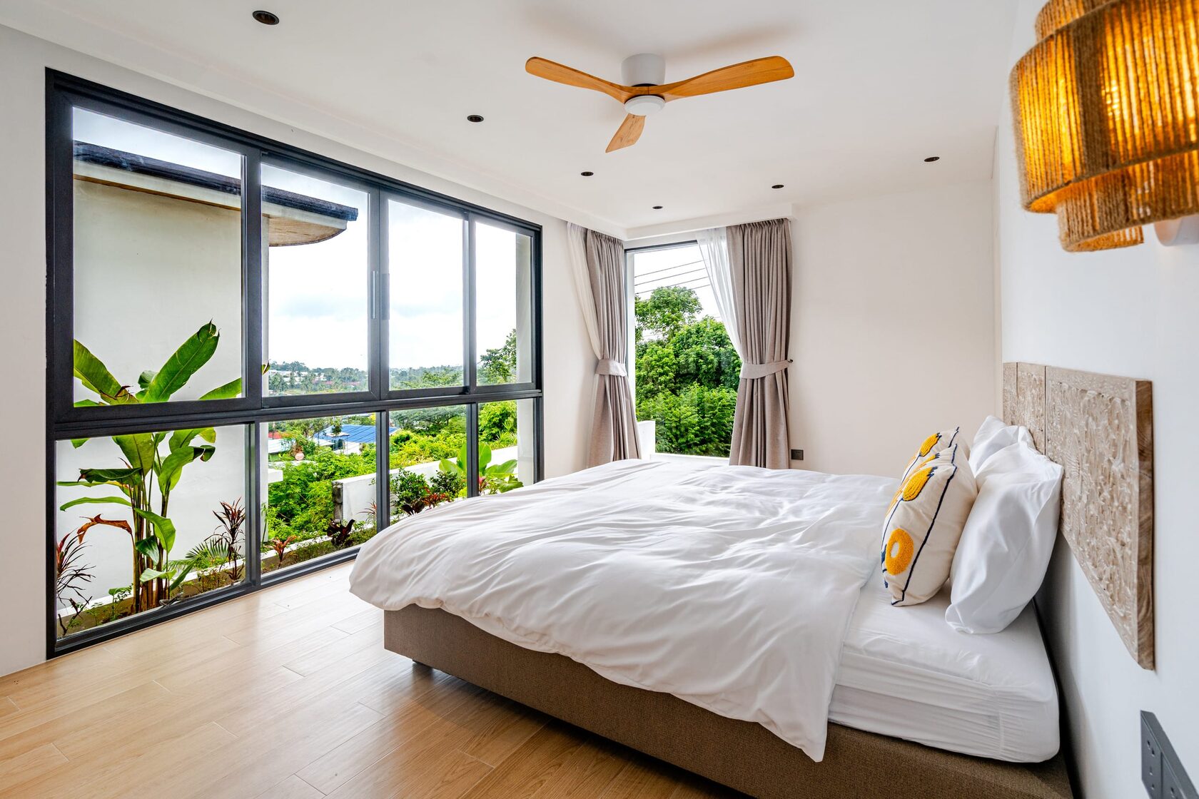 Cozy 3-bdrm pool villa overlooking the sea (Plai Laem)