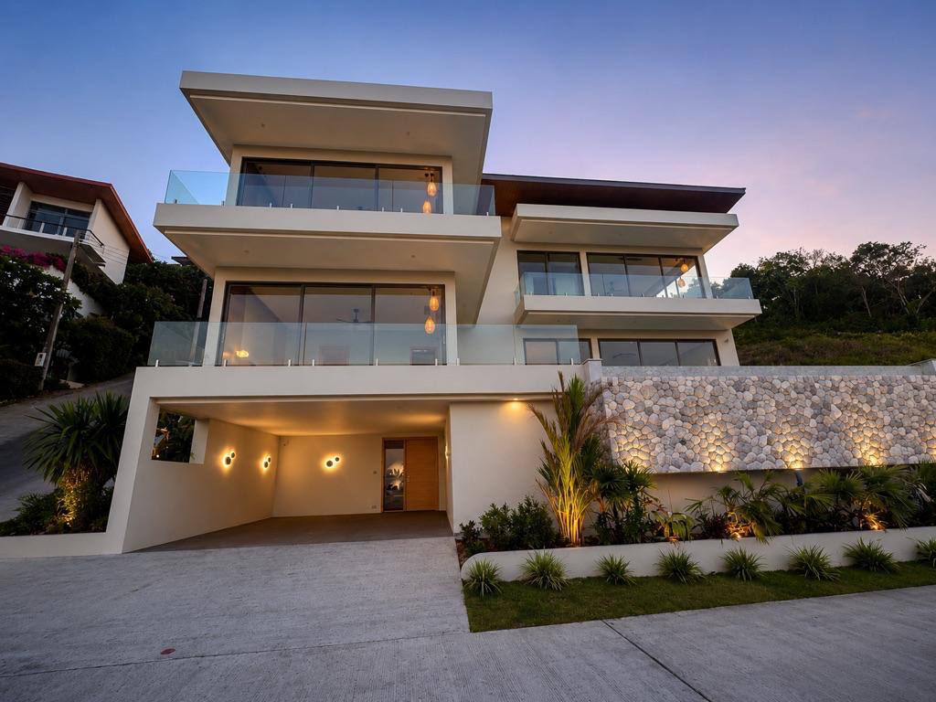 New 3-bdrm pool villa with panoramic sea views (Plai Laem)